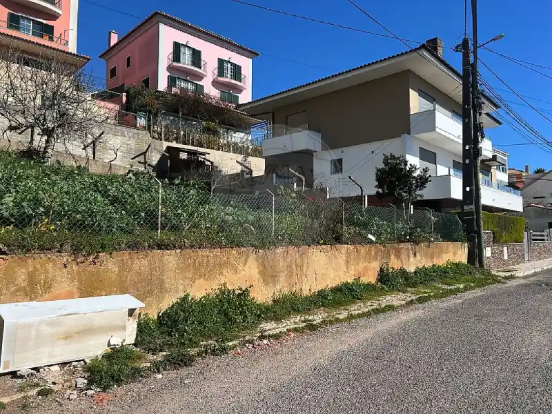 Terreno à venda em Odivelas